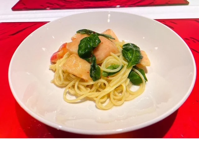 白い皿に盛り付けたミル・プランタンのパスタ料理